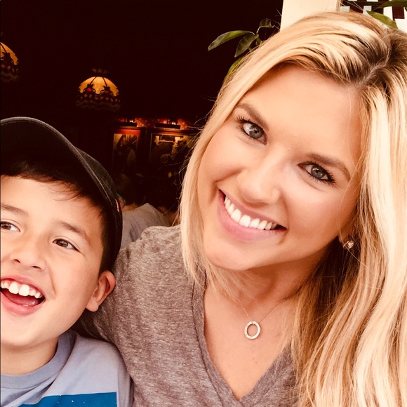 ❤️ Meet your posher ❤️ - Picture 4 of 6